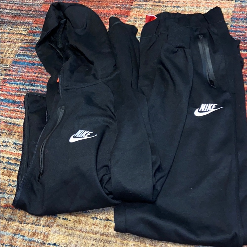 Nike Tech sweatsuit